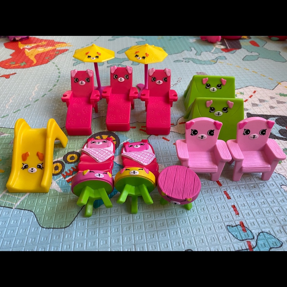 Shopkins Puppy Patio items
